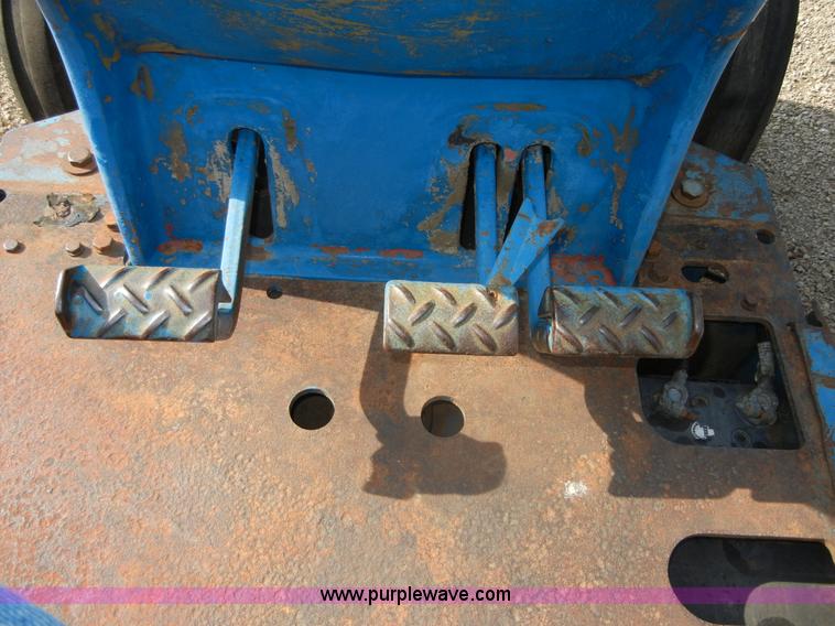 image for item A9972 1976 Ford 9600 tractor