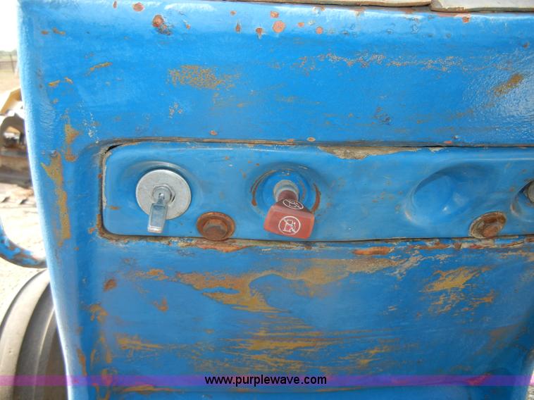 image for item A9972 1976 Ford 9600 tractor