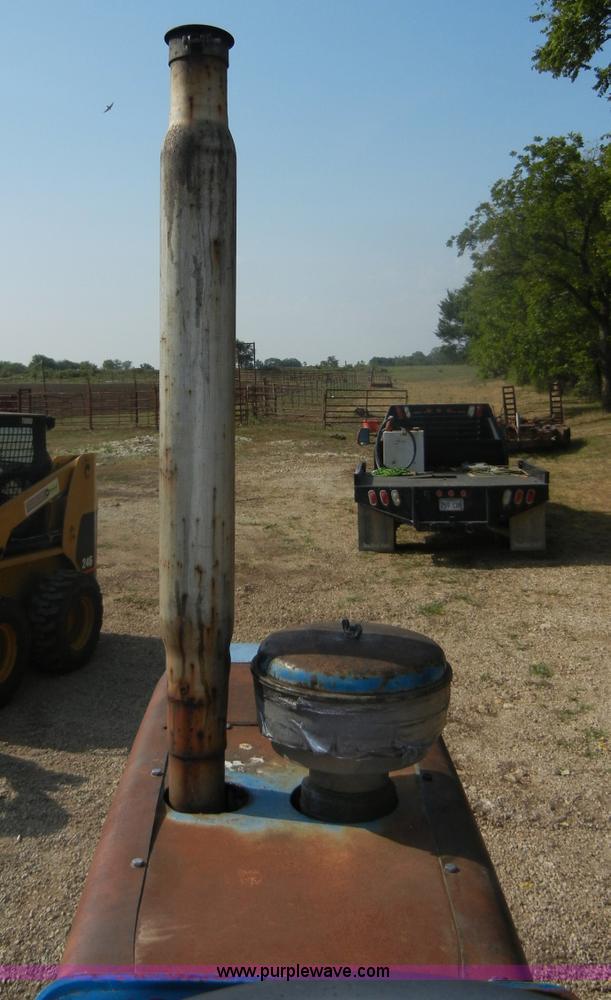 image for item A9972 1976 Ford 9600 tractor