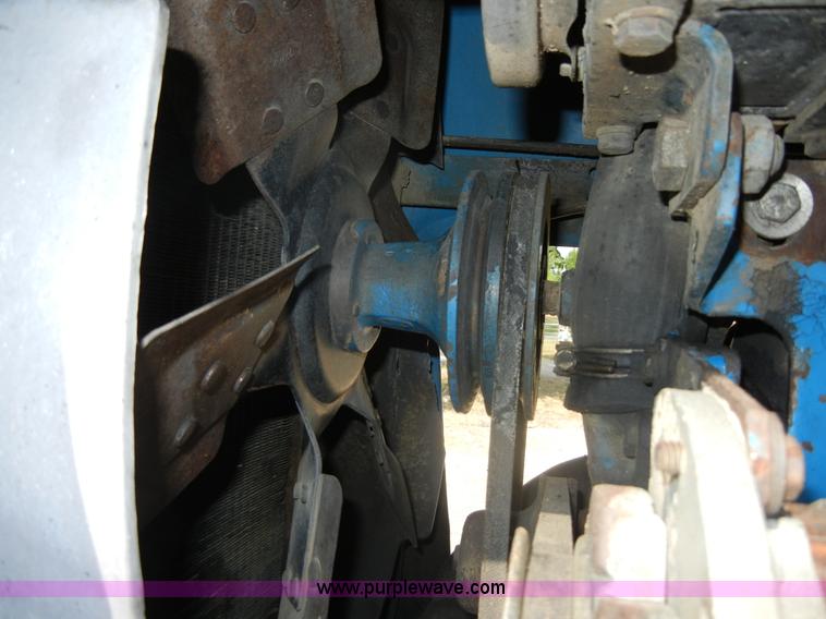 image for item A9972 1976 Ford 9600 tractor