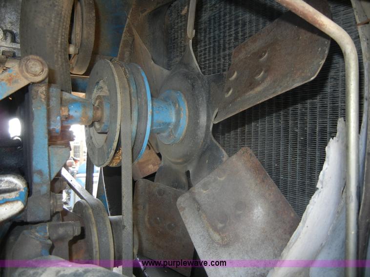 image for item A9972 1976 Ford 9600 tractor