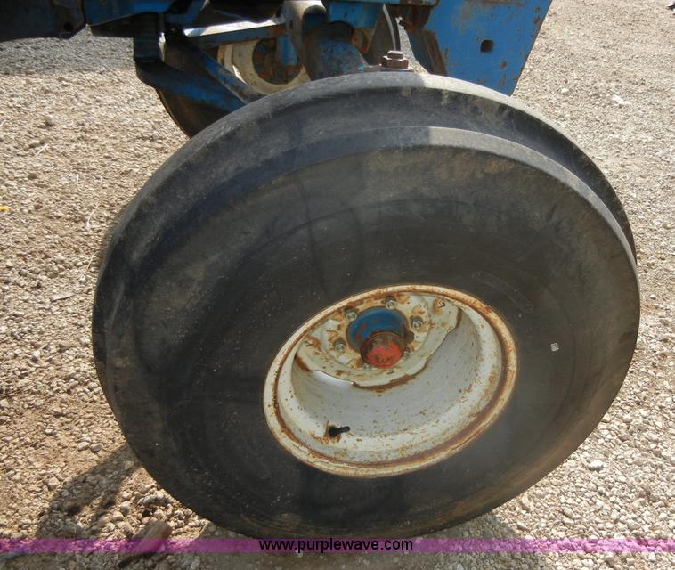 image for item A9972 1976 Ford 9600 tractor