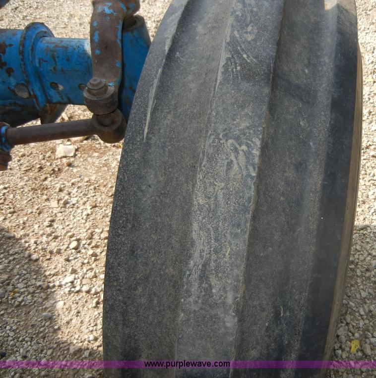 image for item A9972 1976 Ford 9600 tractor