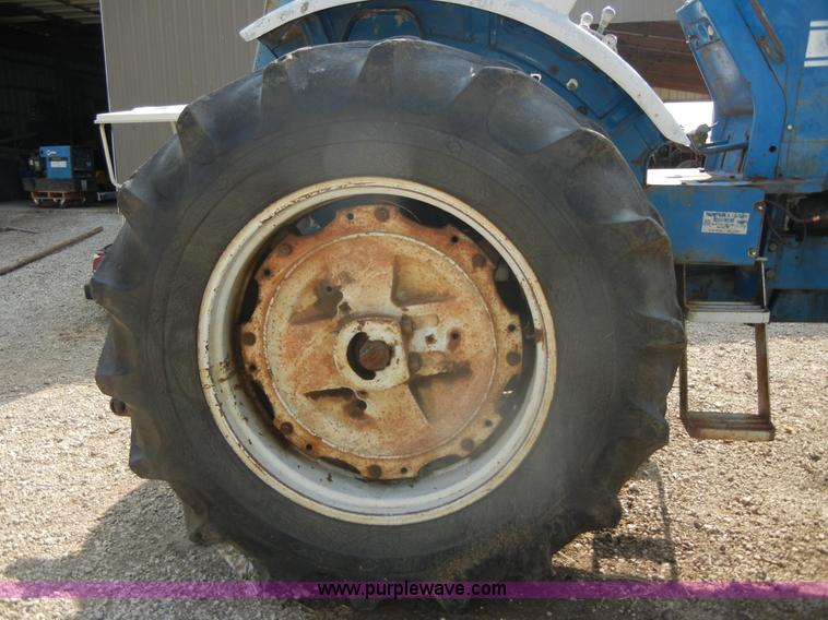 image for item A9972 1976 Ford 9600 tractor