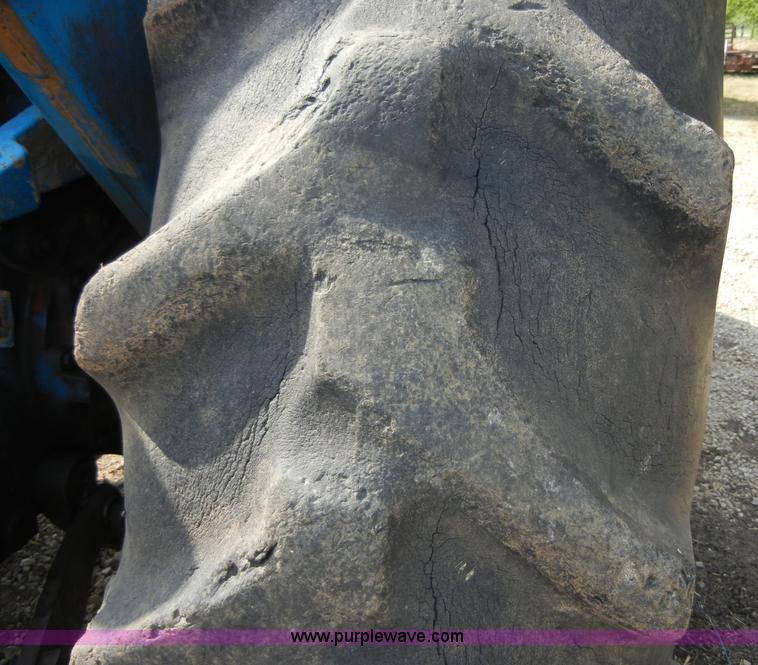 image for item A9972 1976 Ford 9600 tractor