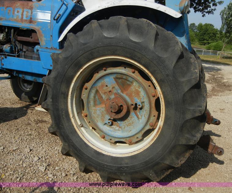 image for item A9972 1976 Ford 9600 tractor