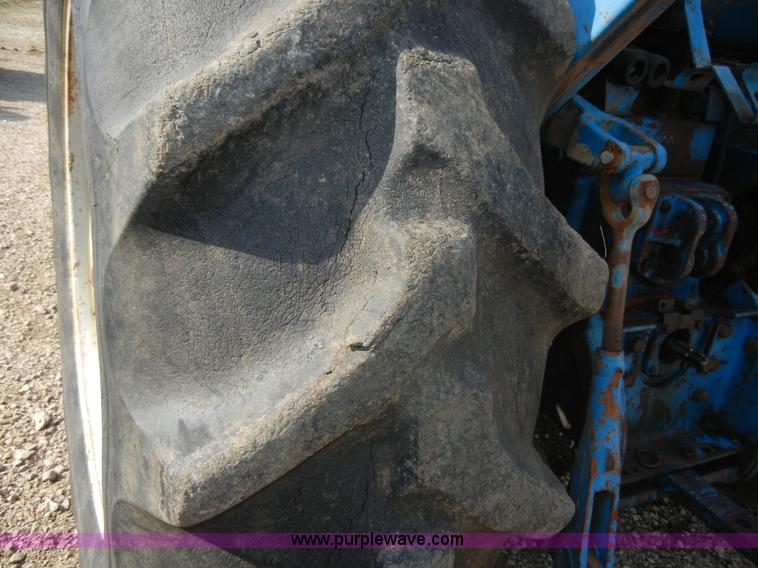 image for item A9972 1976 Ford 9600 tractor