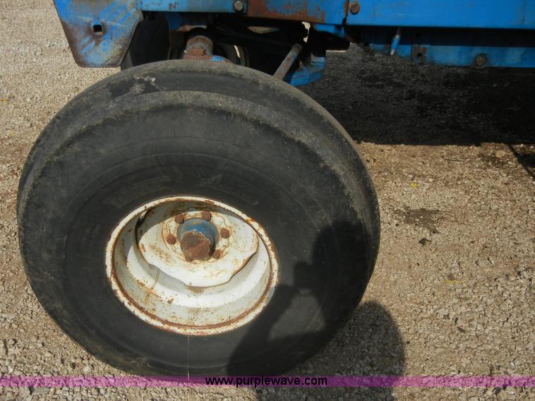 image for item A9972 1976 Ford 9600 tractor