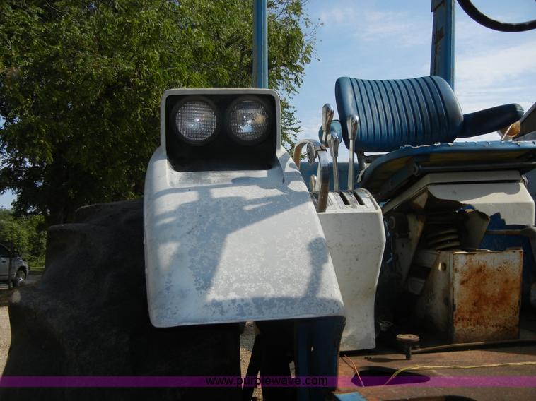image for item A9972 1976 Ford 9600 tractor