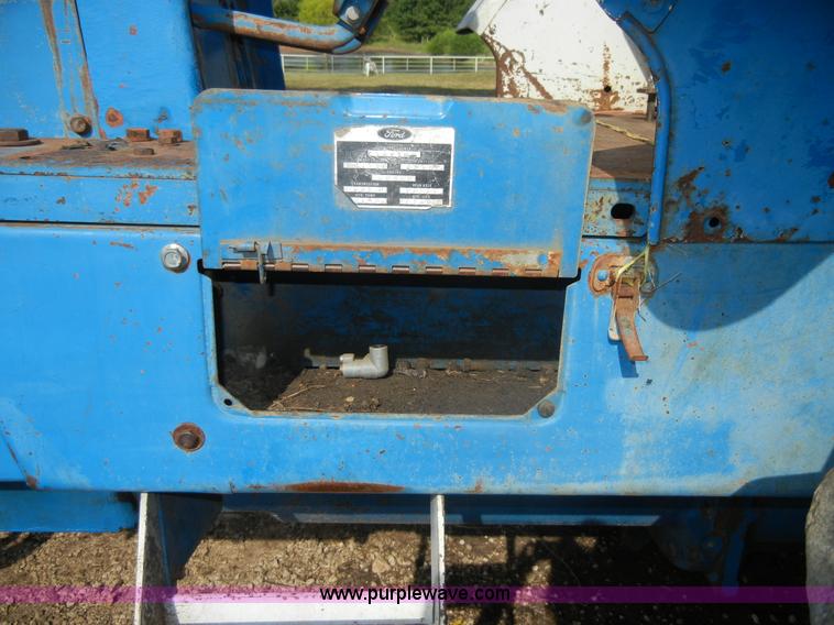 image for item A9972 1976 Ford 9600 tractor