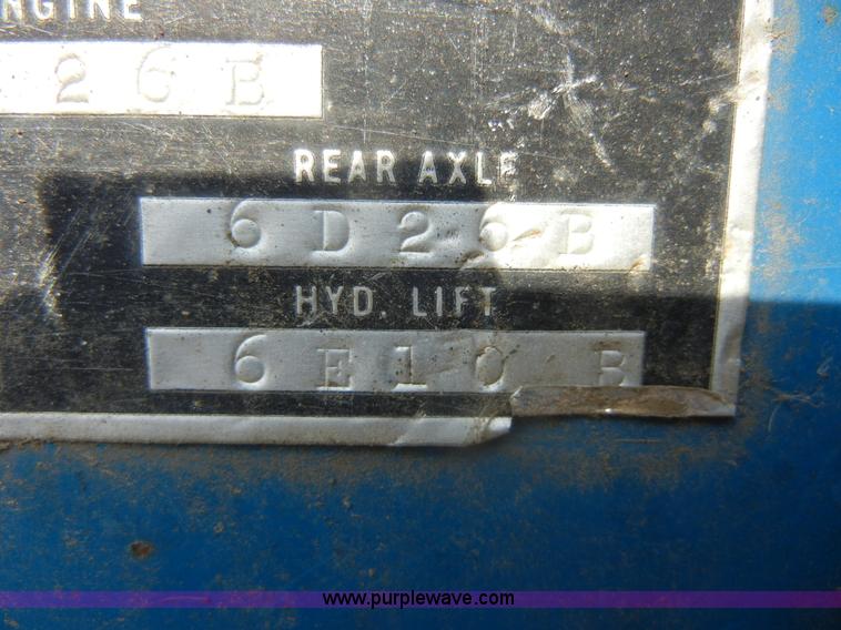 image for item A9972 1976 Ford 9600 tractor