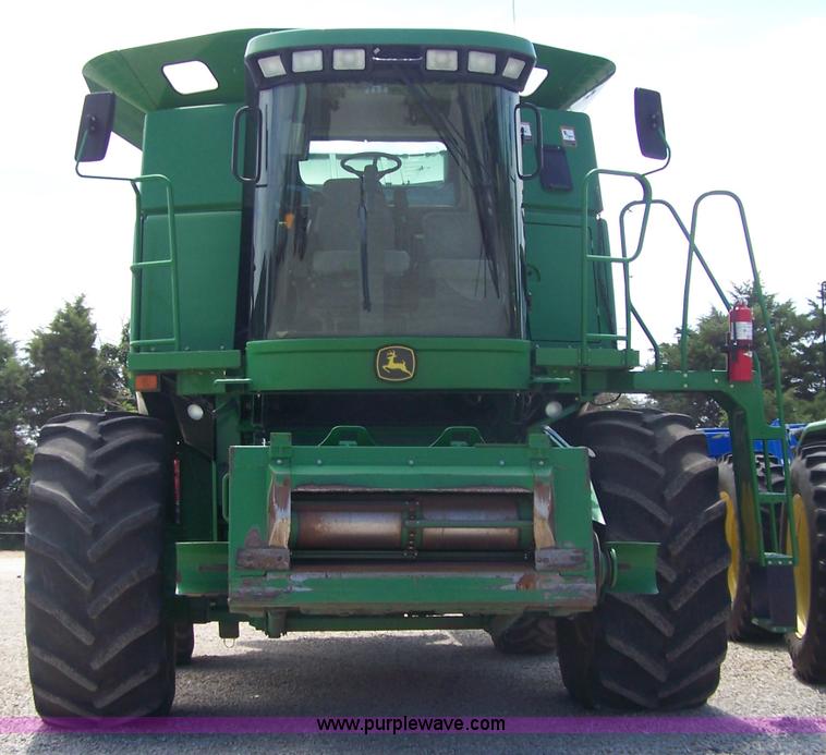 image for item B3526 2005 John Deere 9760 STS combine