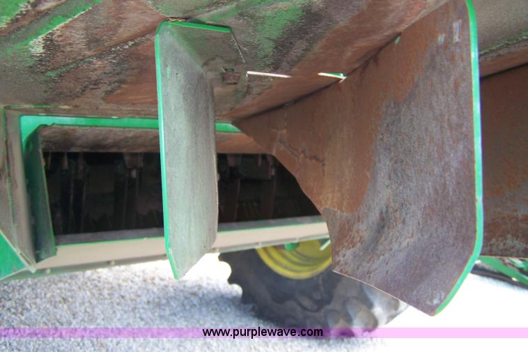 image for item B3526 2005 John Deere 9760 STS combine