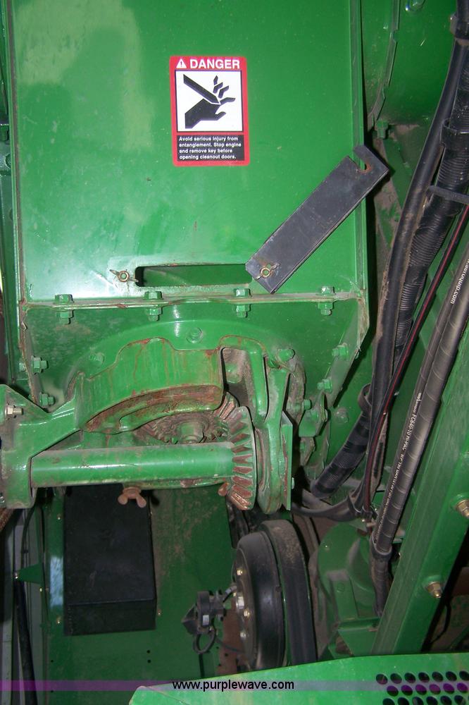 image for item B3526 2005 John Deere 9760 STS combine