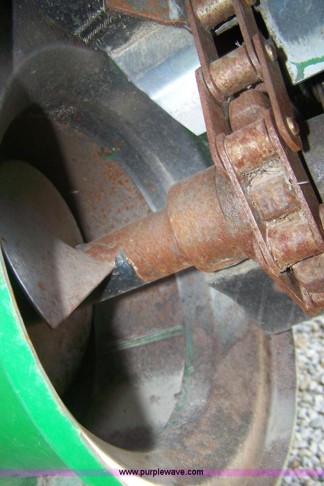 image for item B3526 2005 John Deere 9760 STS combine