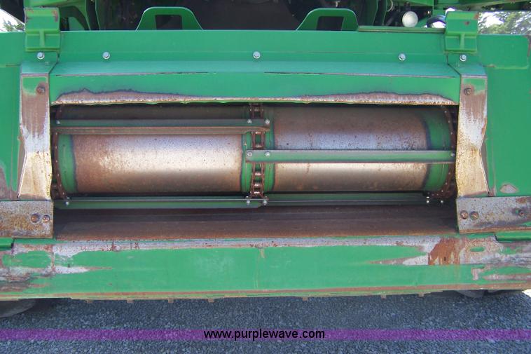 image for item B3526 2005 John Deere 9760 STS combine