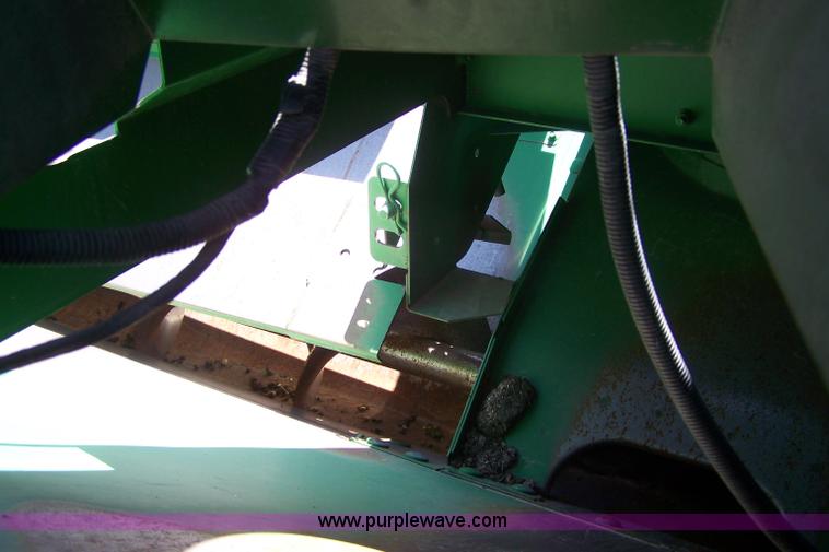 image for item B3526 2005 John Deere 9760 STS combine