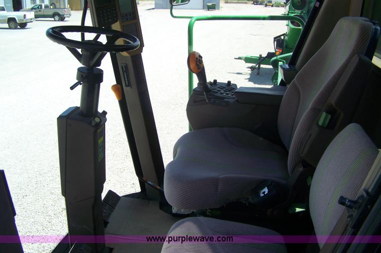 image for item B3526 2005 John Deere 9760 STS combine