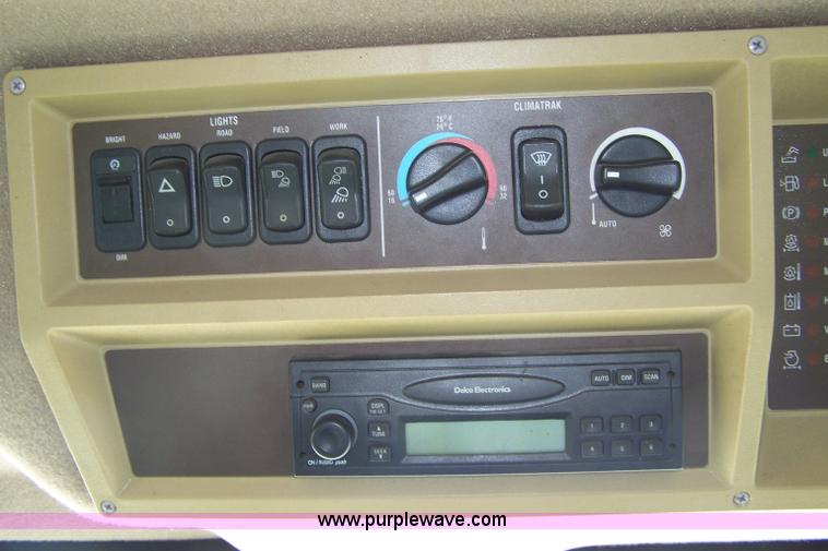 image for item B3526 2005 John Deere 9760 STS combine