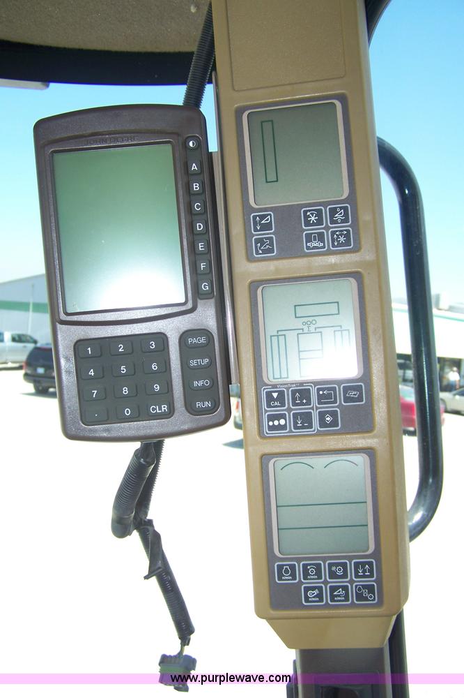 image for item B3526 2005 John Deere 9760 STS combine