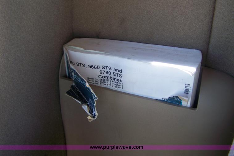 image for item B3526 2005 John Deere 9760 STS combine