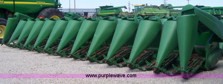 image for item B3527 2007 John Deere 1293 12 row corn head