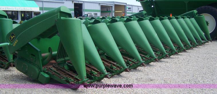image for item B3527 2007 John Deere 1293 12 row corn head