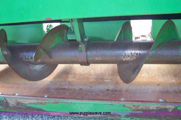 image for item B3527 2007 John Deere 1293 12 row corn head