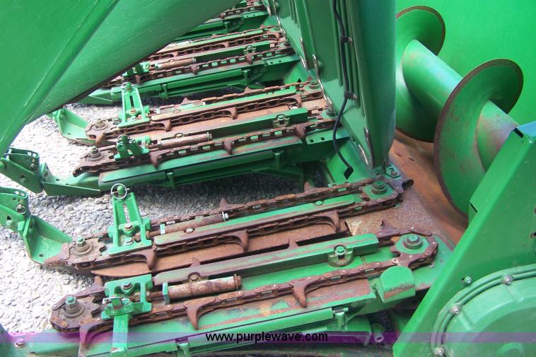 image for item B3527 2007 John Deere 1293 12 row corn head