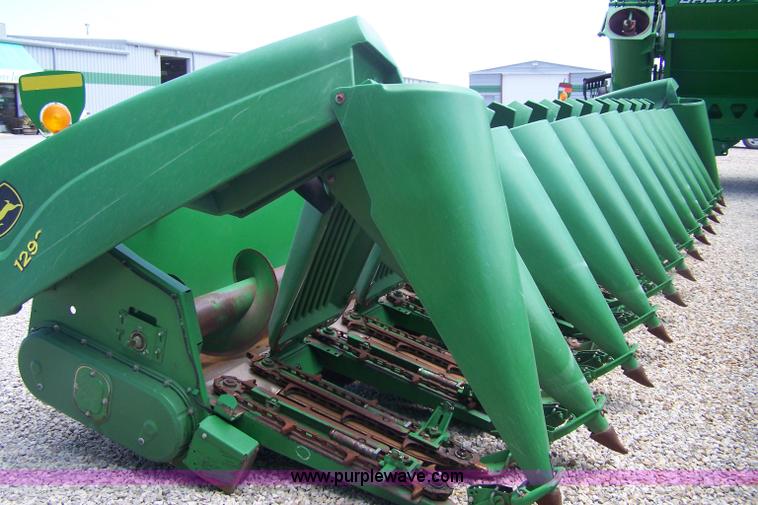 image for item B3528 2005 John Deere 1293 12 row corn head