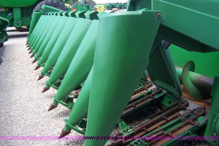 image for item B3528 2005 John Deere 1293 12 row corn head