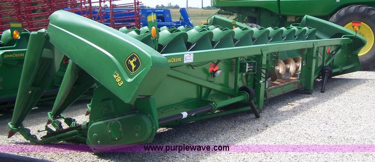 image for item B3528 2005 John Deere 1293 12 row corn head