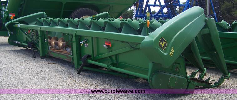 image for item B3528 2005 John Deere 1293 12 row corn head