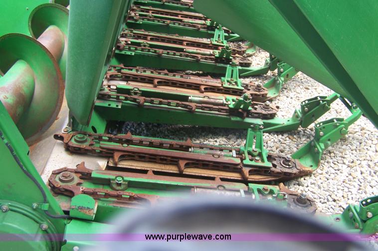 image for item B3528 2005 John Deere 1293 12 row corn head
