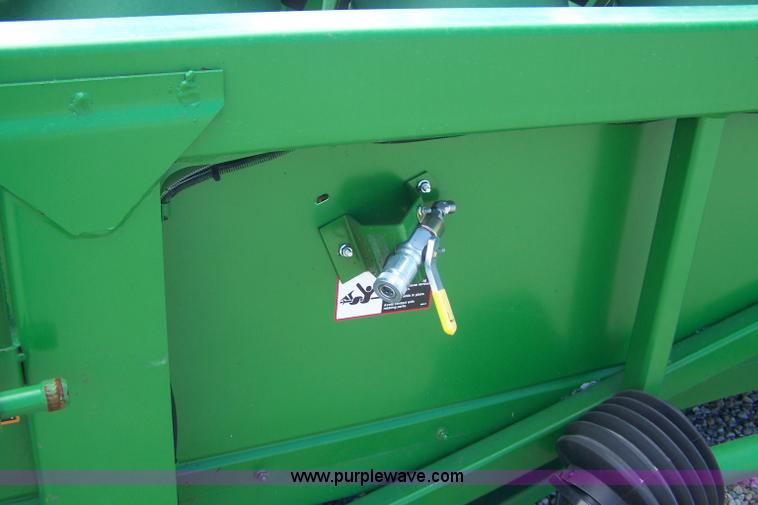 image for item B3528 2005 John Deere 1293 12 row corn head