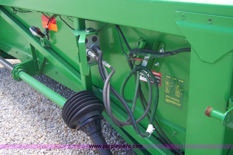 image for item B3528 2005 John Deere 1293 12 row corn head