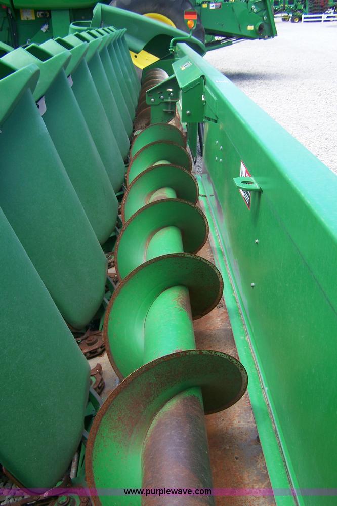 image for item B3528 2005 John Deere 1293 12 row corn head