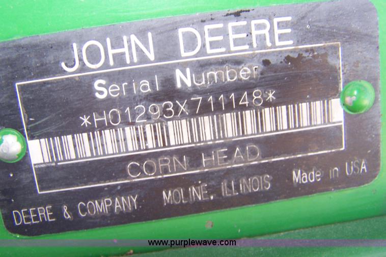 image for item B3528 2005 John Deere 1293 12 row corn head