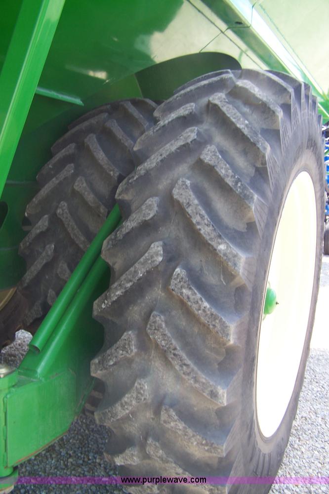 image for item B3529 2009 Brent 1194 grain cart