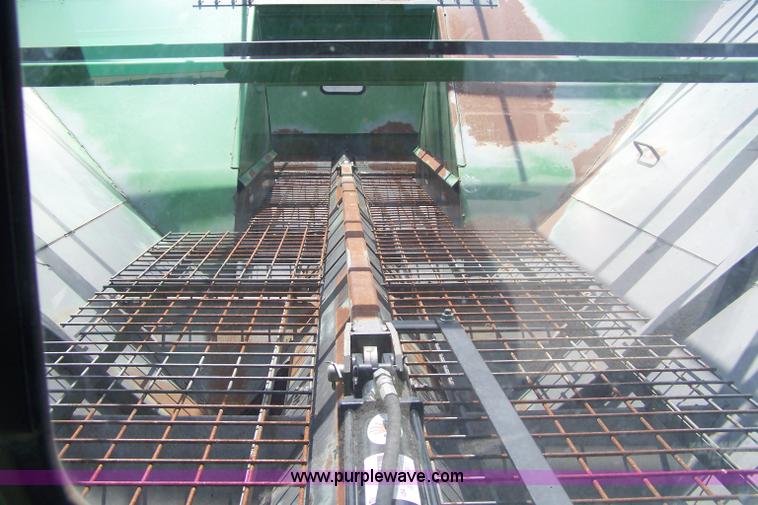 image for item B3529 2009 Brent 1194 grain cart