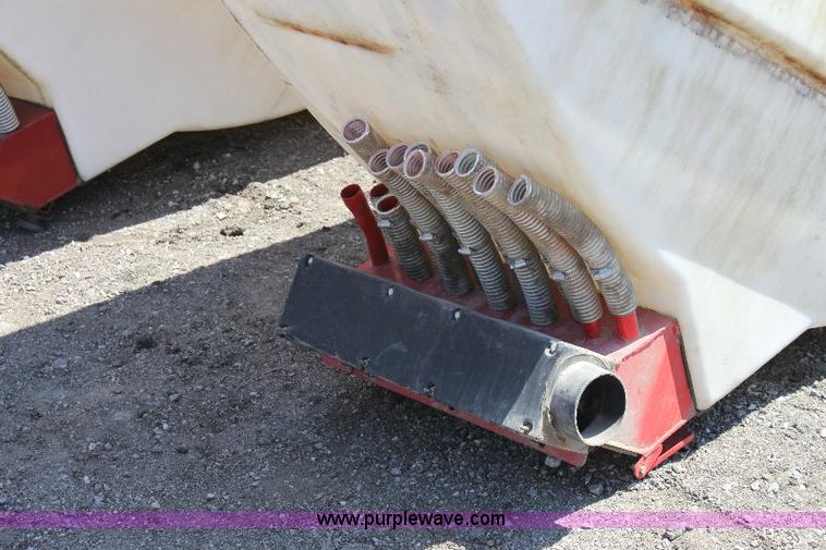 image for item B9878 (2) White planter Simply Advanced saddle tanks