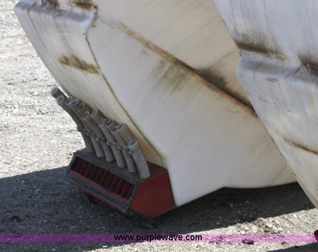 image for item B9878 (2) White planter Simply Advanced saddle tanks