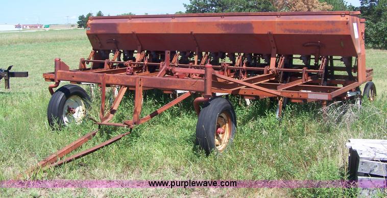 image for item C9254 IH 150 hoe drill