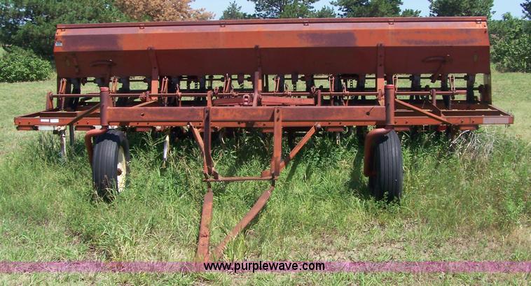 image for item C9254 IH 150 hoe drill