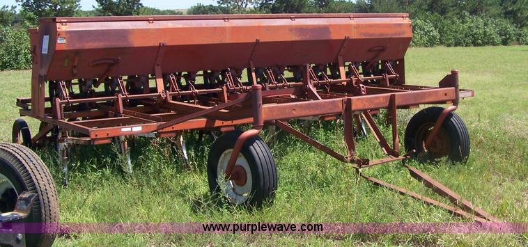 image for item C9254 IH 150 hoe drill