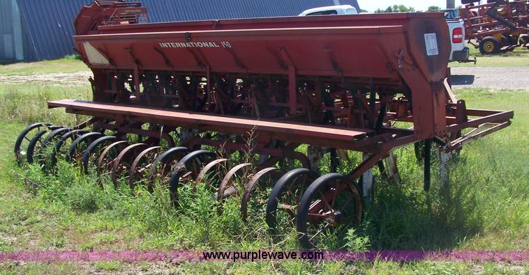 image for item C9254 IH 150 hoe drill