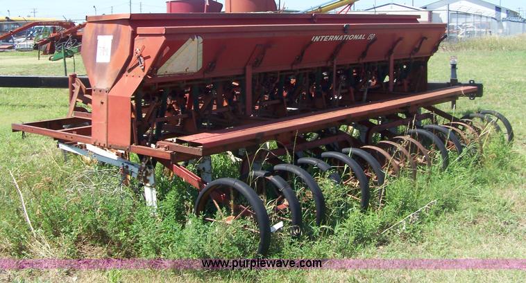 image for item C9254 IH 150 hoe drill