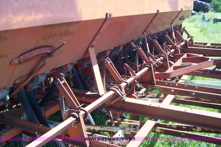 image for item C9254 IH 150 hoe drill