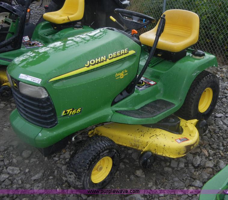 image for item D9673 John Deere LT166 lawn tractor