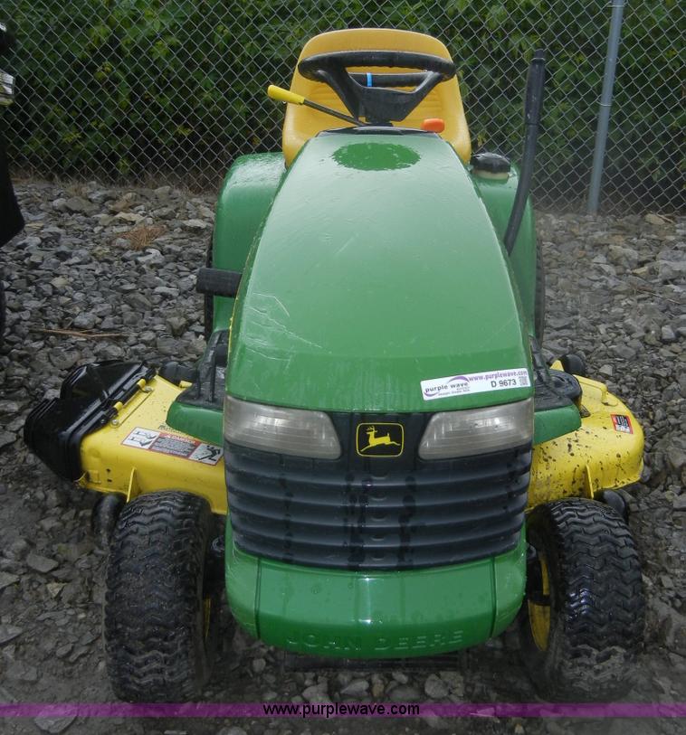 image for item D9673 John Deere LT166 lawn tractor